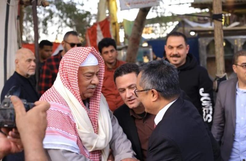 قيادات الأزهر يشاركون الوافدين وخريجي كلية الإعلام الإفطار الجماعي