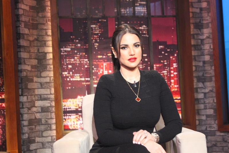 درة تكشف تفاصيل خلافها مع وفاء عامر بسبب تتر نسر الصعيد