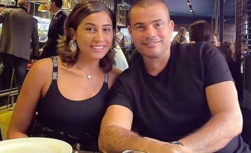 عمرو دياب يساند دينا الشربيني بعد وفاة والدها