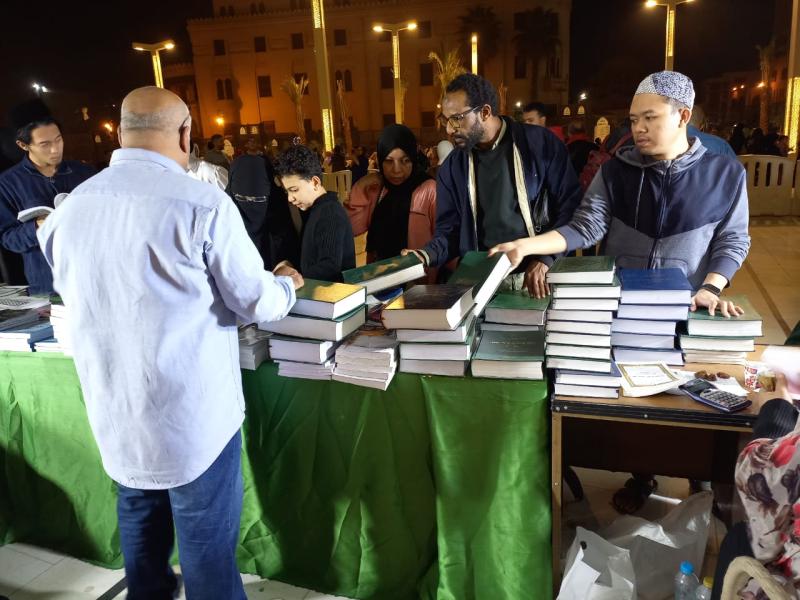 خلال المعرض
