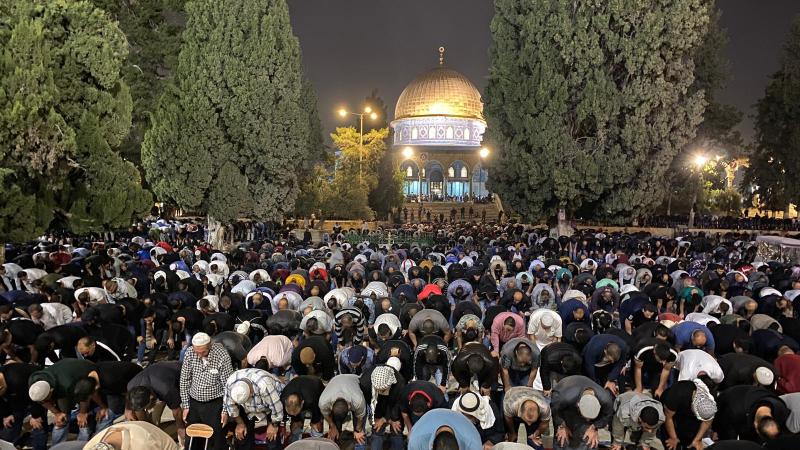 صلاة العشاء وقيام الليل في المسجد الأقصى