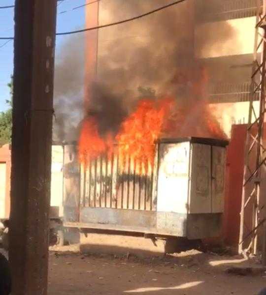 دون خسائر بالأرواح.. السيطرة على حريق هائل بمحول كهرباء بجوار مدرسة بقنا