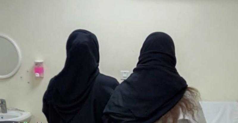 ”باعوا دهب مغشوش”.. حبس سيدتين بتهمة النصب على جواهرجي في قنا