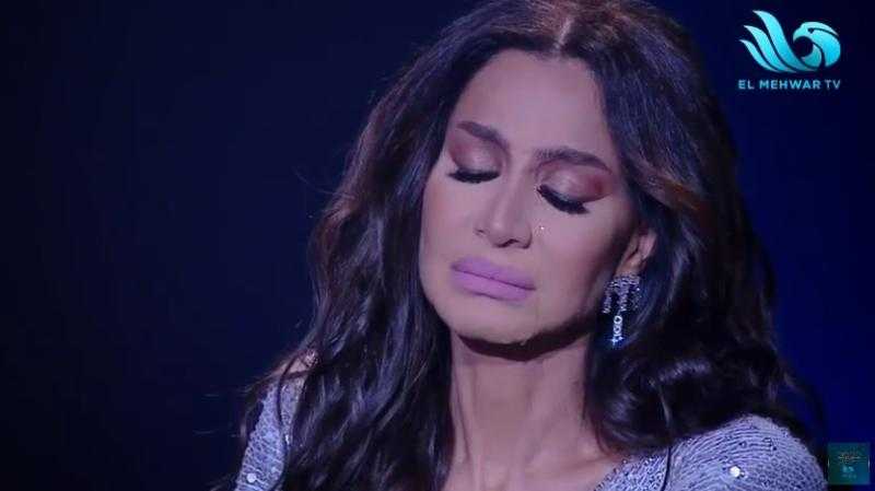 شاهد.. بسمة وهبة تنهار بالبكاء على أنغام أغنية «طمني عليك»