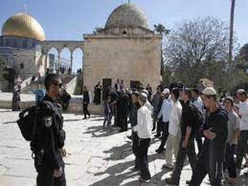 ‏‎عاجل.. مستوطنون إسرائيليون يغلقون مدخل مدينتي رام الله والبيرة وسط الضفة الغربية