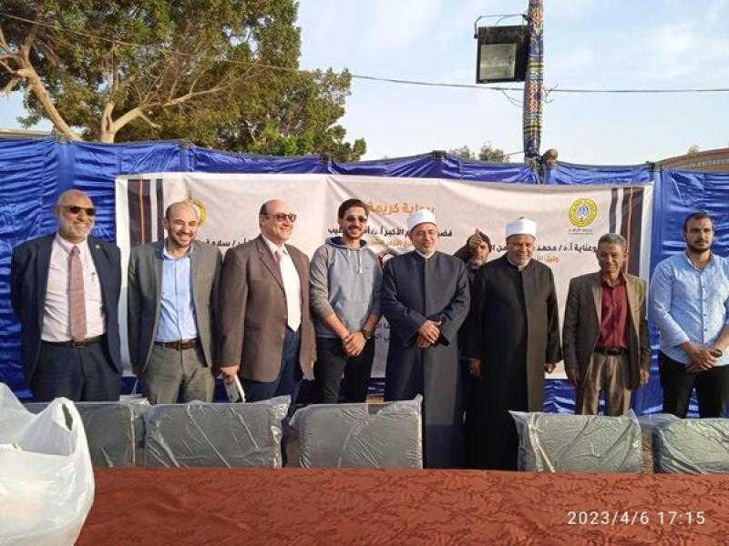 رئيس جامعة الأزهر يتابع إفطار الطلاب غير المقيمين بالمدن الجامعية