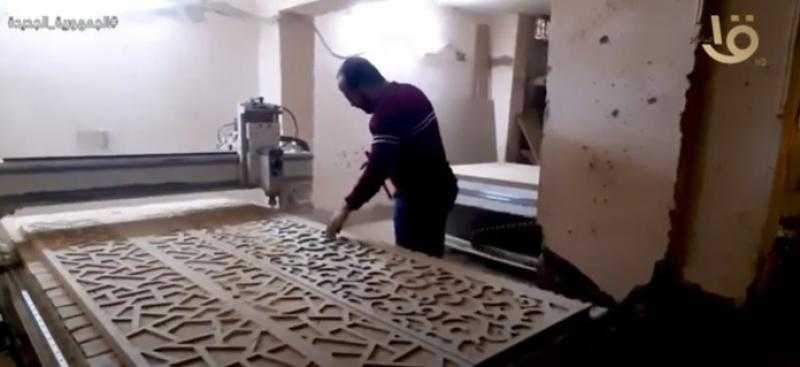 شاهد| صناعة أطول فانوس خشبي في العالم