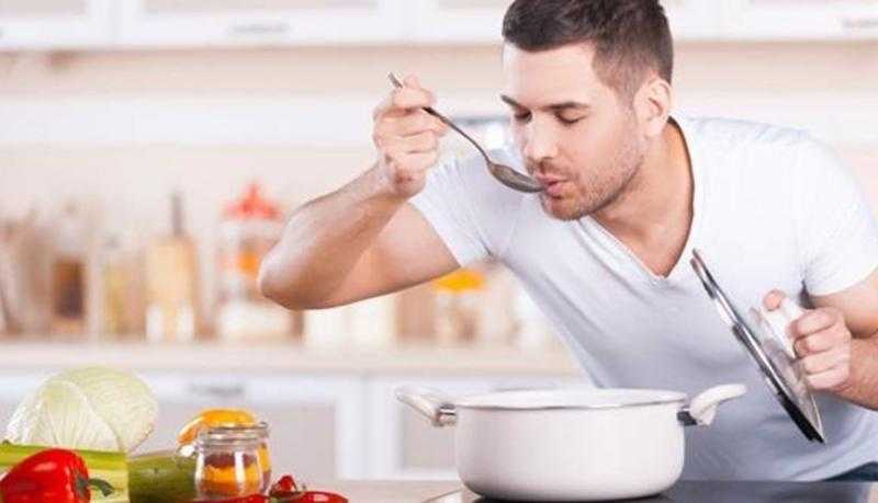 ما حكم تذوق الطعام في نهار رمضان؟.. «البحوث الإسلامية» يُجيب
