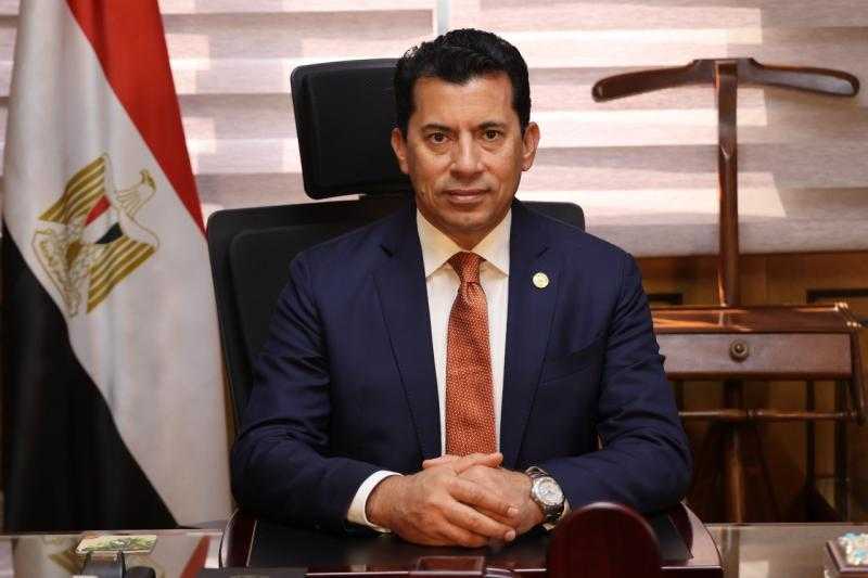 وزير الرياضة يناقش عددًا من الملفات الإنشائية والاستثمارية