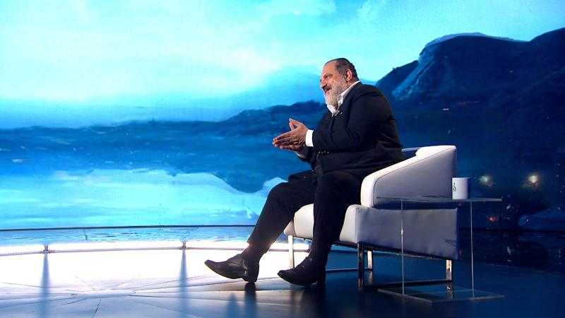 الليلة.. خالد الصاوي يفتح قلبه في ”أنا والقناع”