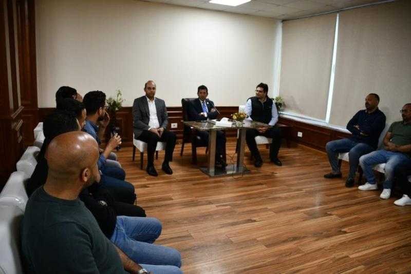 وزير الرياضة يكرم شباب المطرية منظمي أكبر مائدة إفطار رمضاني في مصر