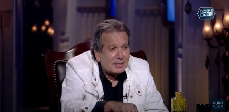 محمد مختار: «بحب واحدة أصغر مني بـ 25 سنة».. فيديو