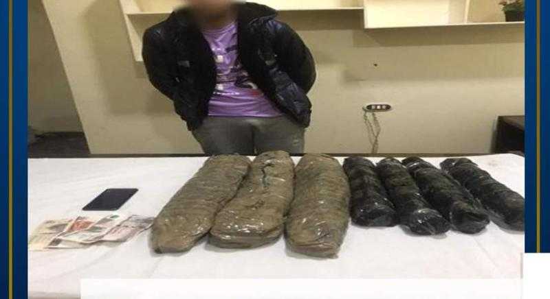 السجن 6 سنوات لسائق بتهمة حيازة 31 كيسًا من الهيدرو بأوسيم
