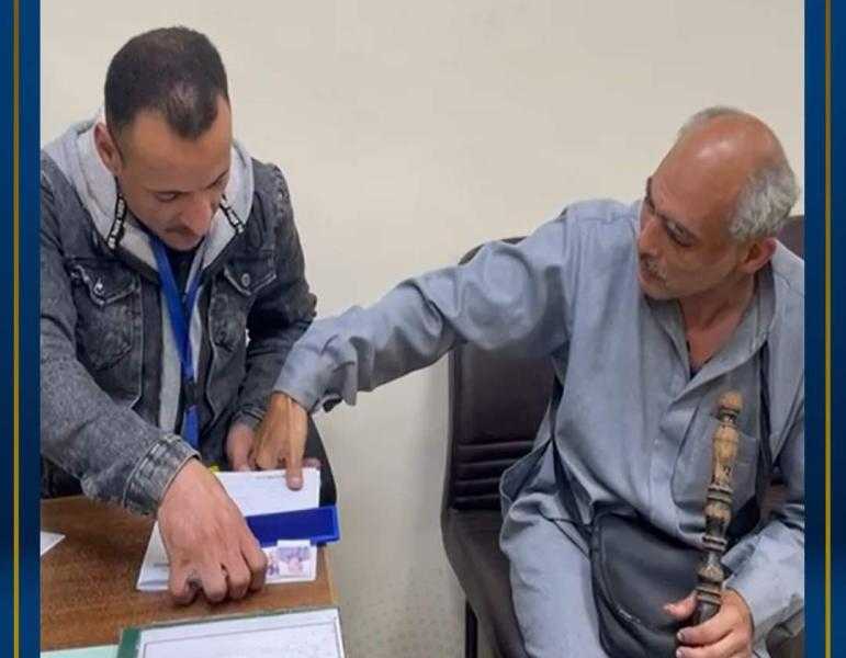 ”الجوازات” تواصل تيسير إجراءات استخراج الوثائق لكبار السن