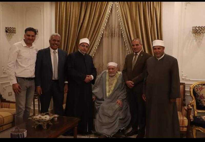 رئيس جامعة الأزهر يزور الدكتور أحمد عمر هاشم
