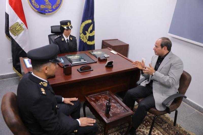 عصام خليل عن زيارة السيسي لقسم مدينة نصر: لا يتصرف بعشوائية ولا يستهدف الشو الإعلامي.. «فيديو»
