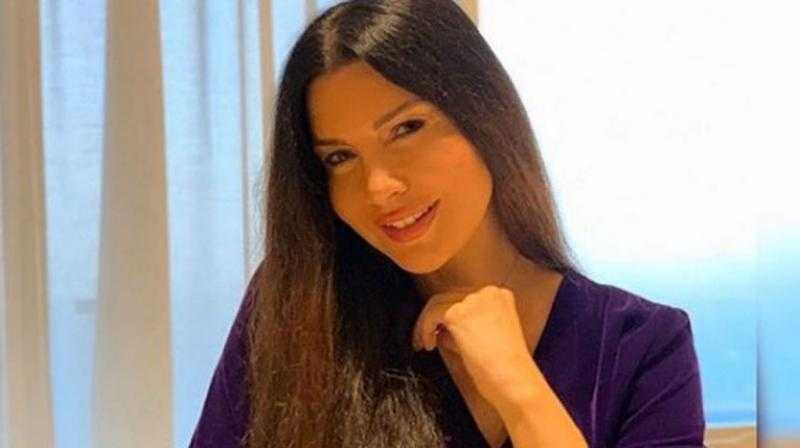 لاميتا فرنجية تثير الجدل على السوشيال ميديا ببنطلون ممزق