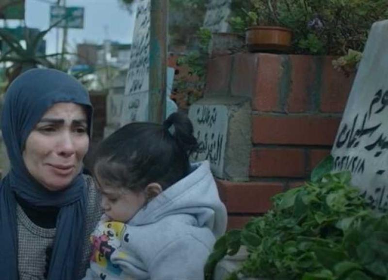 «الحلقة 4 من تحت الوصاية».. منى زكي تسكن في المركب هي وأولادها