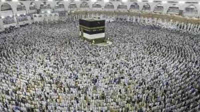 مشاهد روحانية للمعتمرين حول الكعبة المشرفة - فيديو