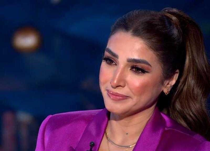 «من غير أشرف زكي أنا ولا حاجة».. روجينا تنهار من البكاء على الهواء