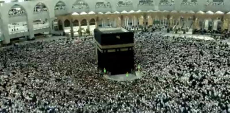 فيديو | امتلاء صحن الطواف في ليلة الـ 21 من شهر رمضان الكريم