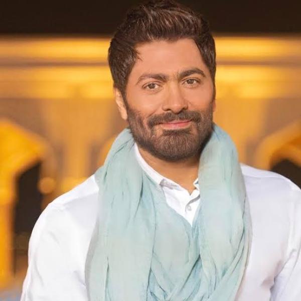 تامر حسني يرد على متابعيه ويروي لهم قصة نجاحه