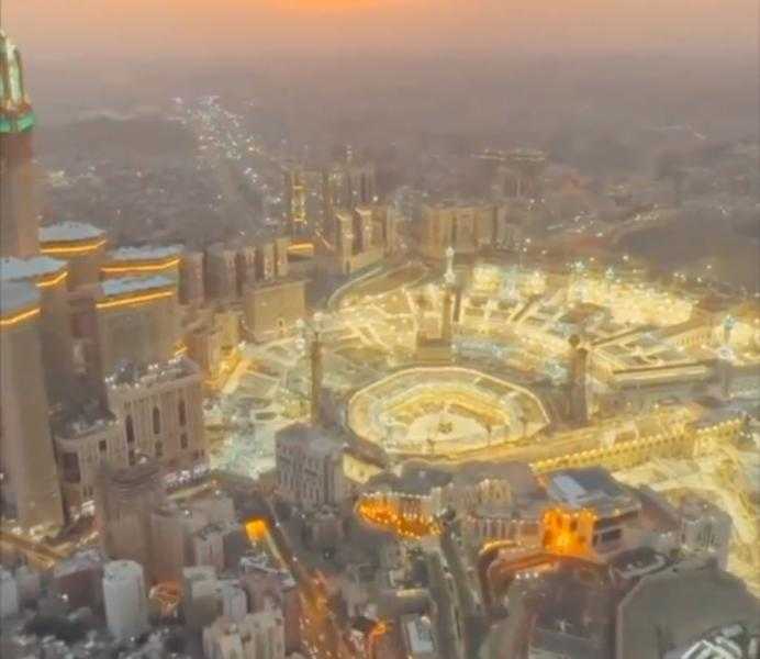 شاهد.. لقطات جوية لـ ‎الحرم المكي قبل آذان المغرب وسط أجواء روحانية