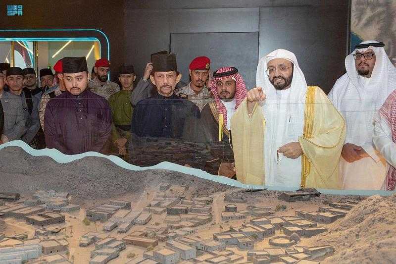سلطان بروناي يزور المعرض والمتحف الدولي للسيرة النبوية