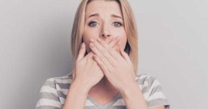 حسام موافي يكشف لماذا نصاب بـ «الزغطة».. فيديو