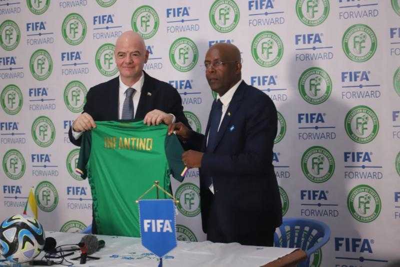 إنفانتينو يبحث تطوير كرة القدم مع رئيس جزر القمر ويشارك في تدشين ملعب جديد ‎