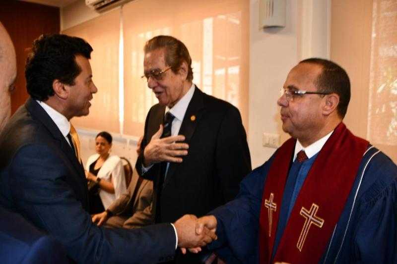 وزير الرياضة يشهد احتفالات الطائفة الإنجيلية بعيد القيامة المجيد