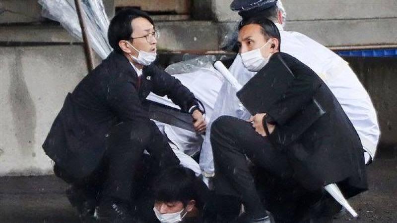 اعتقال المشتبه به في إلقاء عبوة ناسفة على رئيس وزراء اليابان