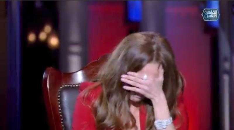 «ملقتش زي أبويا».. شاهد زينة تنهار من البكاء على الهواء