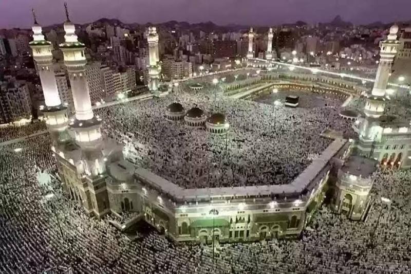 شاهد.. صلاة التراويح من بيت الله الحرام ليلة 27 رمضان