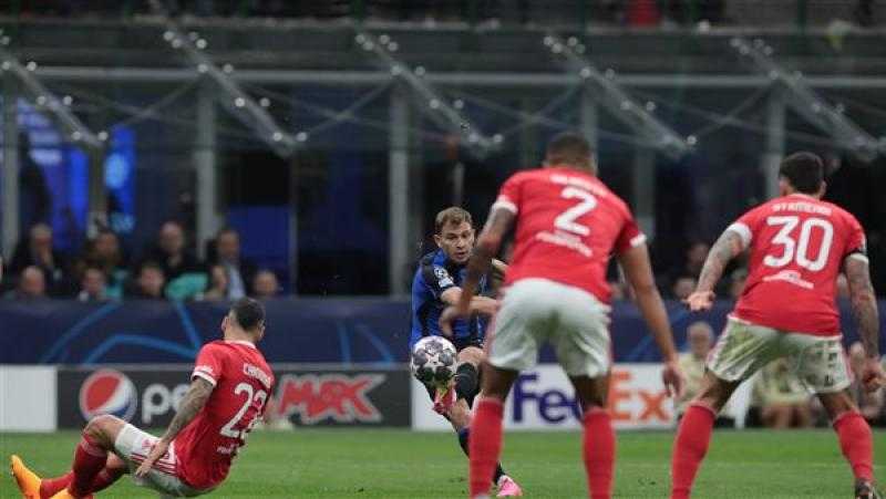 الشوط الأول.. التعادل الإيجابي يسيطر على مباراة إنتر ميلان وبنفيكا في أبطال أوروبا