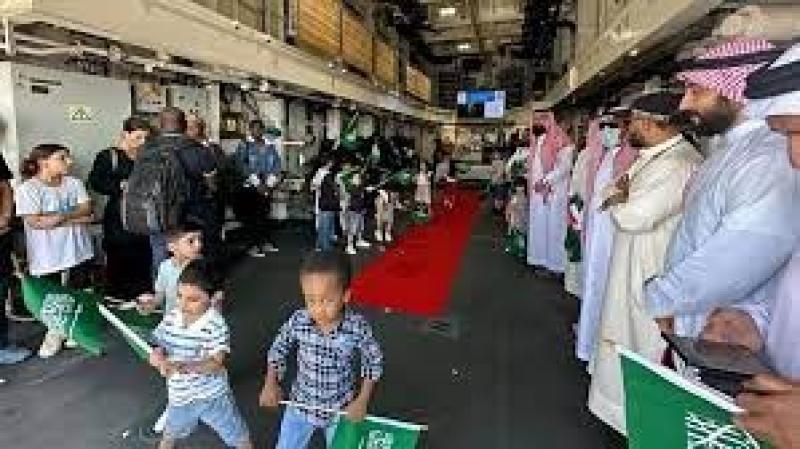 أول عملية إجلاء.. وصول 158 سعوديًا ورعايا دول أخرى