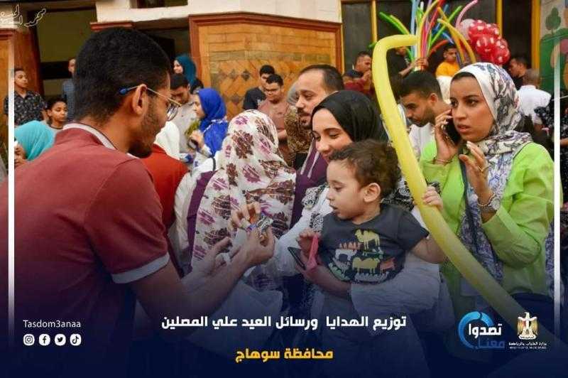 أعضاء الفرق الشبابية بوحدة تصدوا معنا يشاركون في مبادرة العيد أحلى