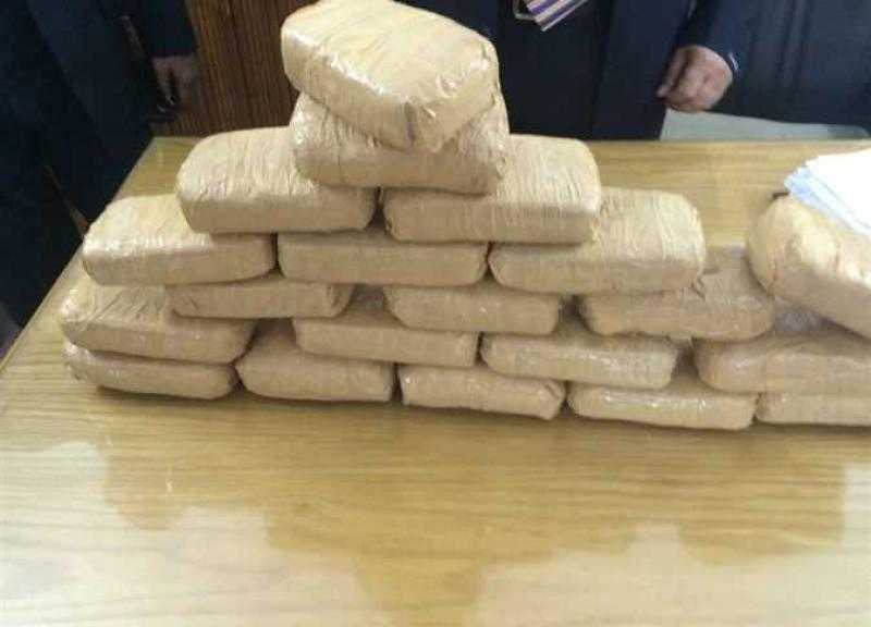 ضبط 3 أشخاص بحوزتهم 5 كيلو حشيش وهيروين بالقليوبية