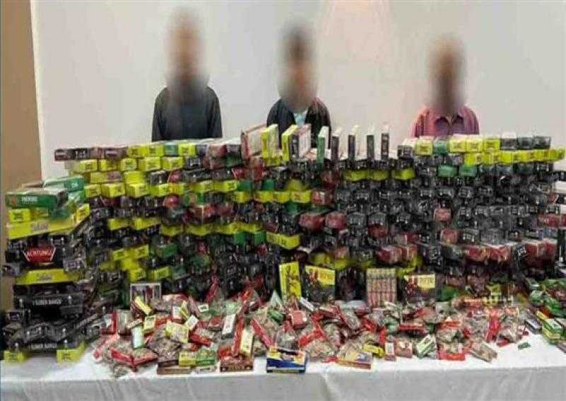 إحباط مليون و271 ألف قطعة ألعاب نارية بحوزة 4 عاطلين في الفيوم والمنيا
