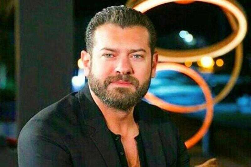 عمرو يوسف يكشف مصير مسلسل الملك