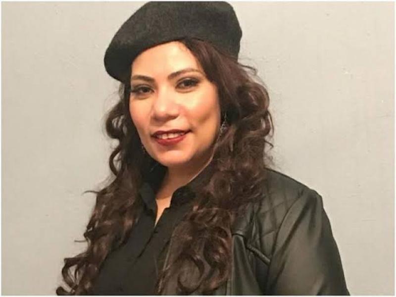 الفيس بوك ده عجيب.. إيمان السيد تسخر من صورة متداولة لها على موقع التواصل