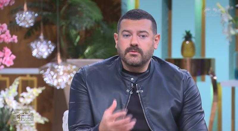 «الدكتور قال لازم تولد حالًا».. عمرو يوسف يروي معاناة كندة علوش أثناء ولادة طفلهم الثاني