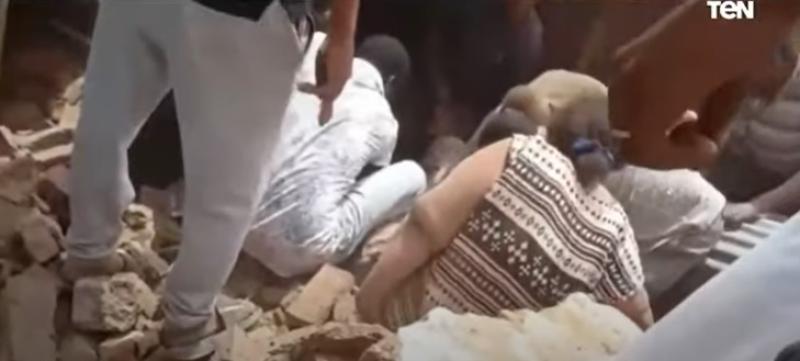  لحظة إنقاذ ضحايا تحت الأنقاض في الخرطوم