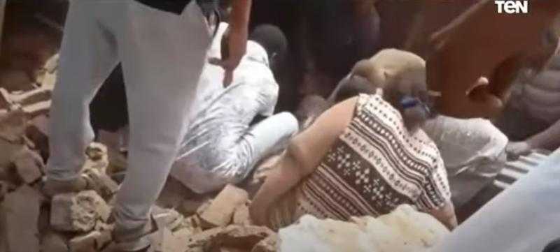 «هلع وصراخ».. شاهد| لحظة إنقاذ ضحايا تحت الأنقاض في الخرطوم