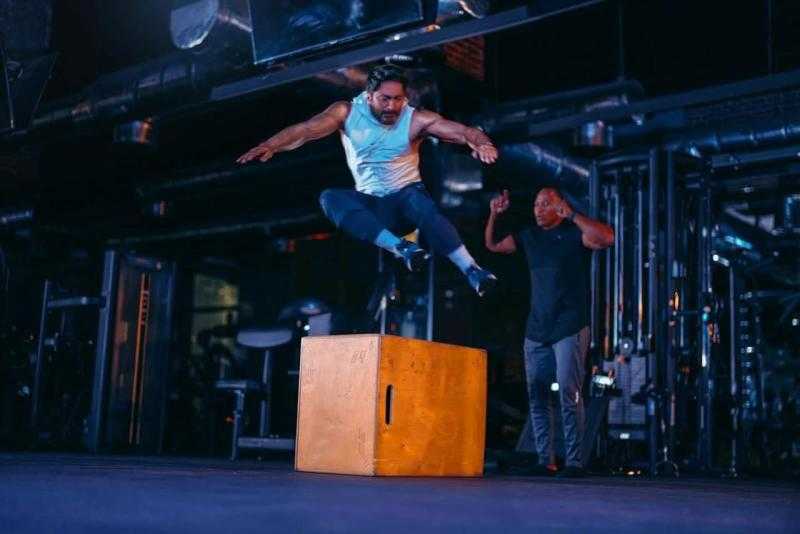 شاهد.. تامر حسني في كواليس فيلمه الجديد «تاج»