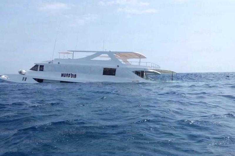 «بينهم 26 أجنبيًا».. غرق لنش سياحي في البحر الأحمر على متنه 35 شخصًا