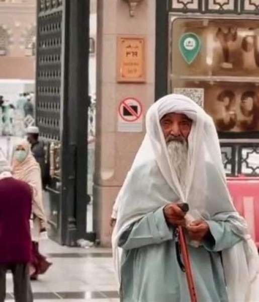 المسن المعتمر والملقب بـرجل المدينة