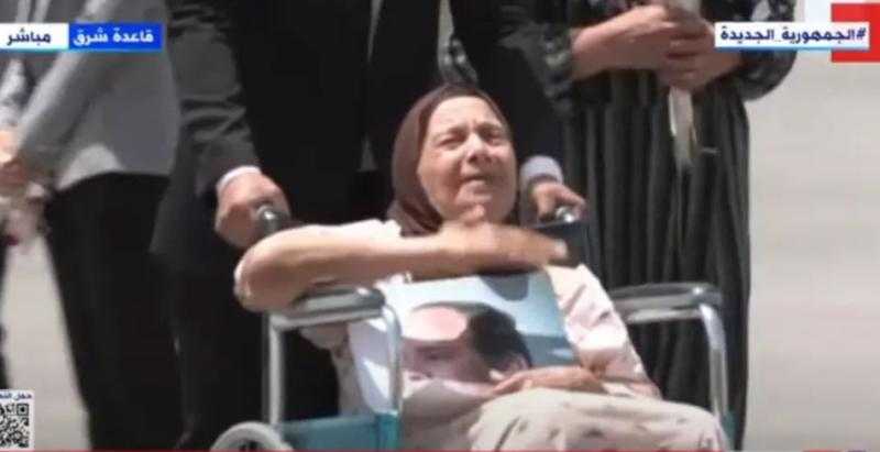 بكاء ممزوج بالفرحة.. مشاهد من وصول مجموعة جديدة من المصريين القادمين من السودان