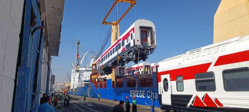 النقل: ميناء الإسكندرية يستقبل 30 عربة ركاب سكة حديد جديدة.. «صور»