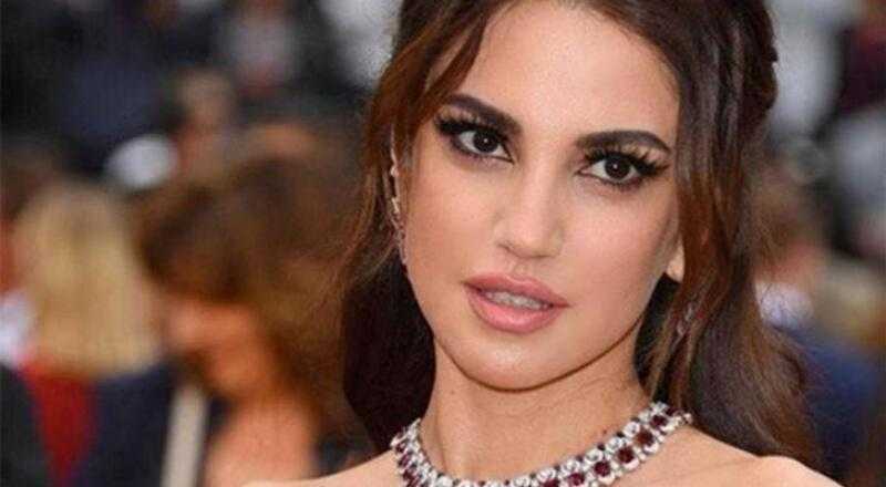 بالضفائر.. درة بإطلالة أنيقة وساحرة